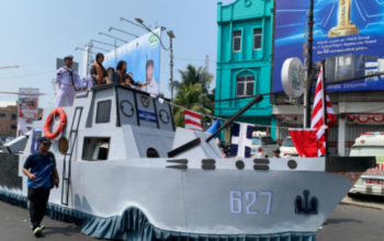 Lanal Lampung Hadir dalam Pawai Festival Krakatau XXXV, Tampilkan Model KRI Kerambit-627